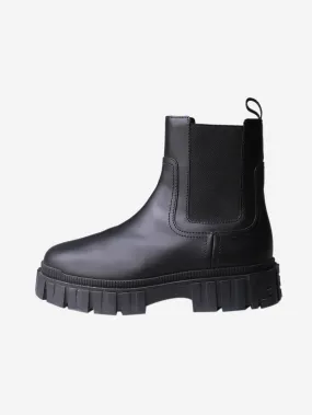 Black Chelsea platform boots - size EU 38.5