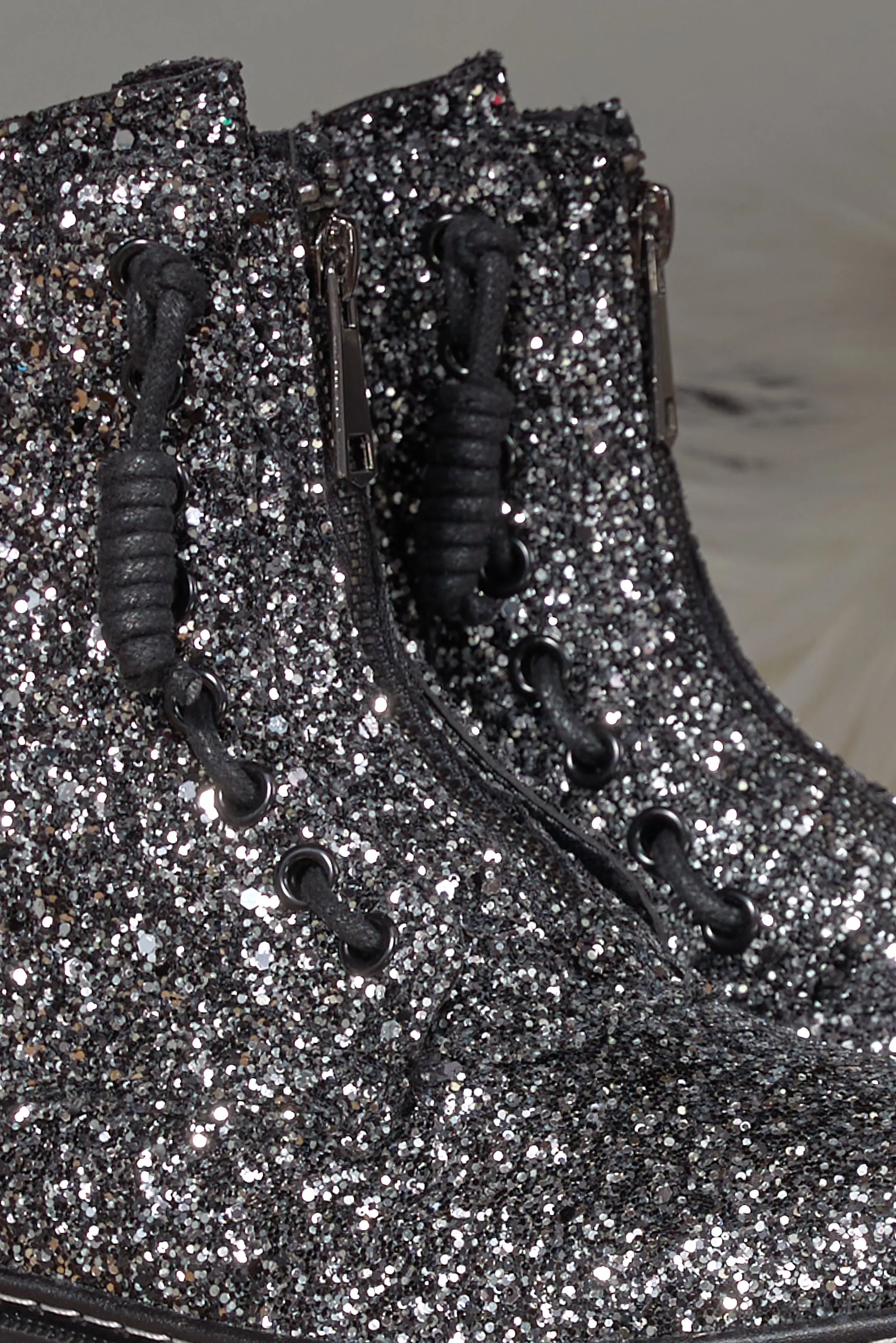 Boots mit Glitzer, schwarz-silber